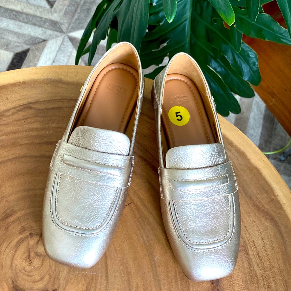 🔼 UGG Janaya Women’s Gold Leather Loafers - Picture 2 of 9